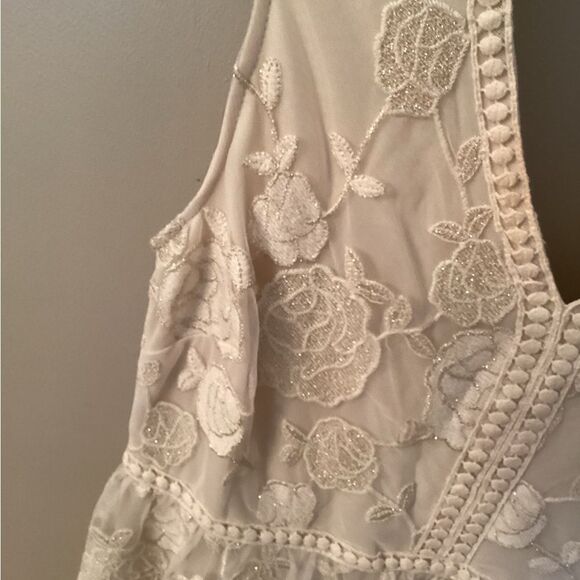 ALTAR'D STATE LARGE IVORY GOLD FLORAL LACE V NECK SLEEVELESS PARTY DRESS - Picture 5 of 7